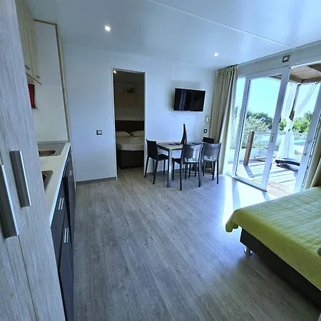 Aldeamento Turístico Mobile House Emma Murter